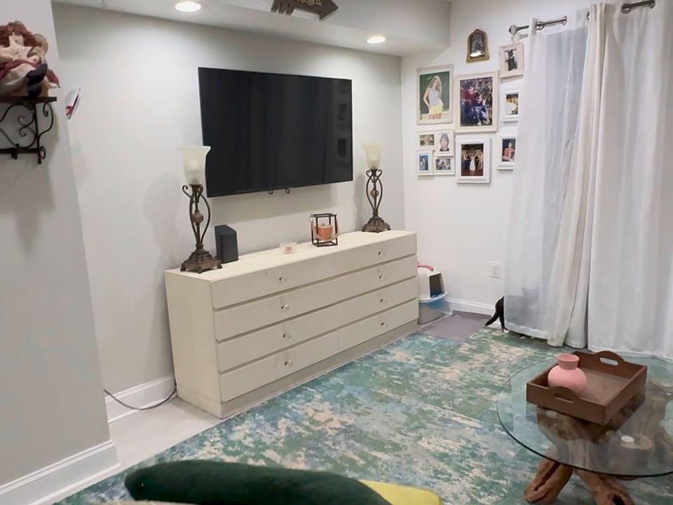 1st image of 601 Hudson Ave APT 312