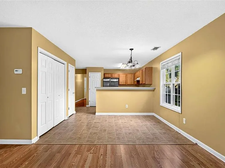 744 W Vincent Dr — Photo 19