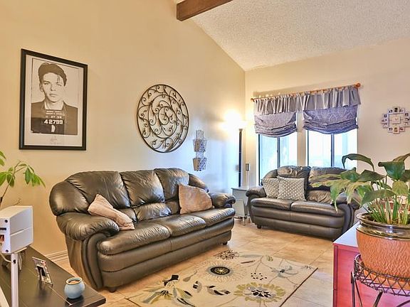 4th image of 1474 Camelot Dr