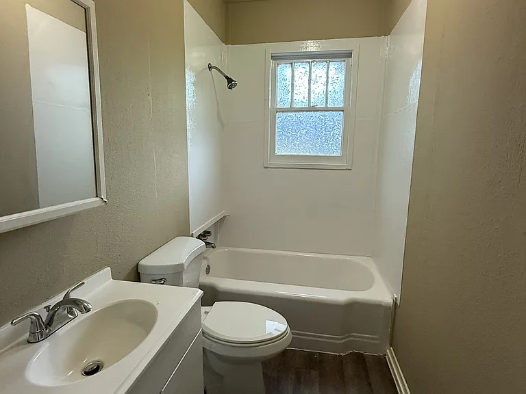 109 Oak Ave — Photo 8
