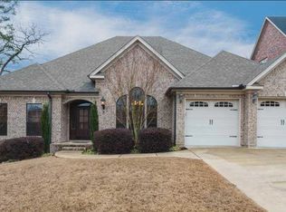 8 Commentry Dr, Little Rock, AR 72223