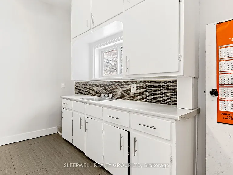 481 Besserer St — Photo 14