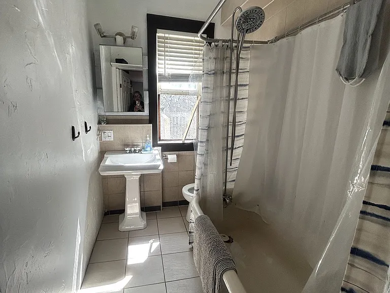 1297 Gerrard St E #A — Photo 7