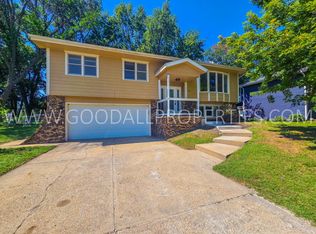 1116 39th St, West Des Moines, IA 50266
