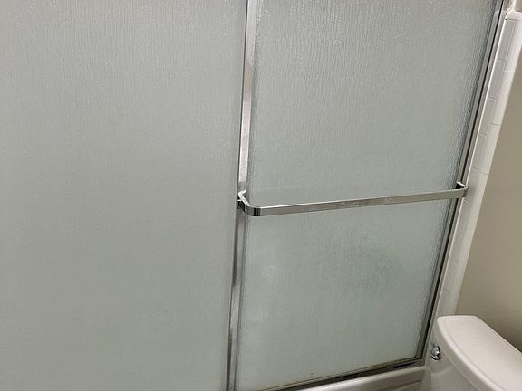 3rd image of 906 Burbank Dr APT 17