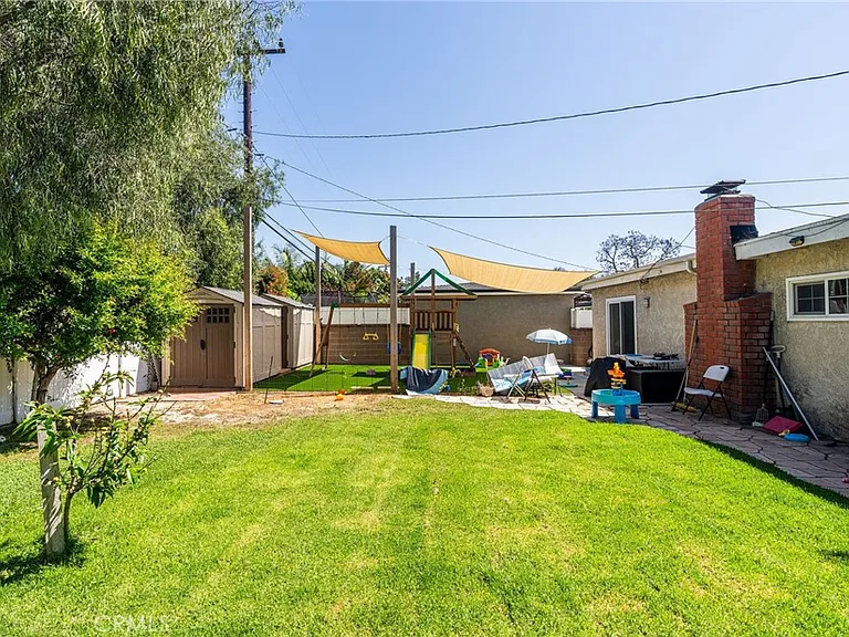 2358 Snowden Ave — Photo 32