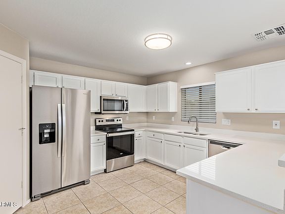 3rd image of 12425 W DREYFUS Drive