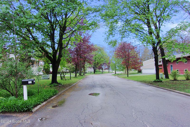 3rd image of 11 Casino Drive