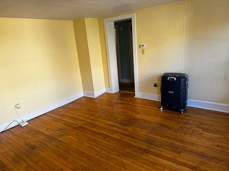 31 Pitkin St — Photo 7