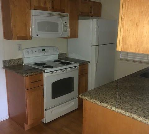 4th image of 77 Bayside Ct