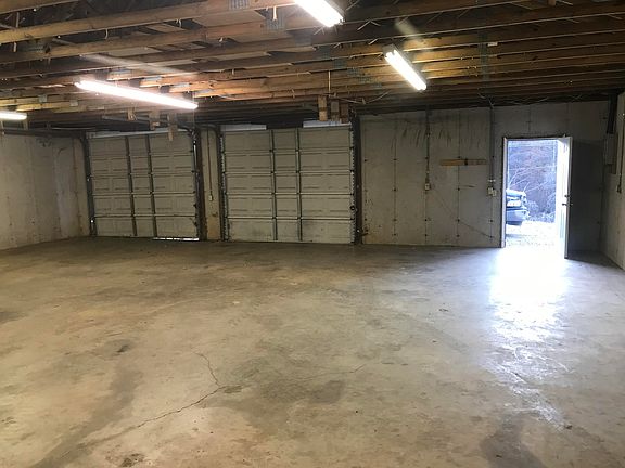 5th image of 335 Glen Dr