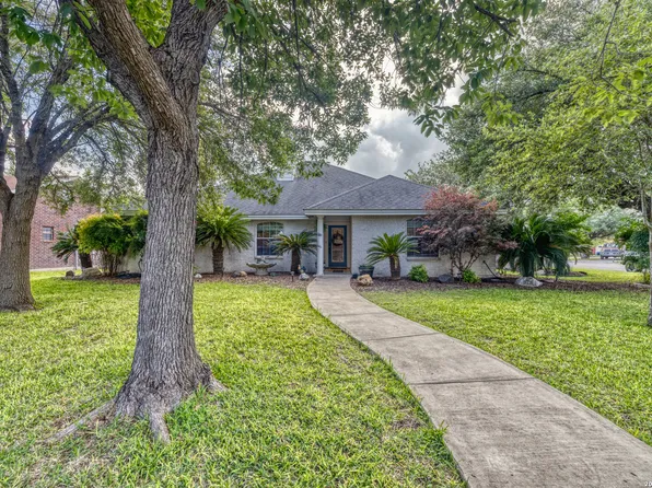 633 Sunrise Ave, Uvalde, TX 78801