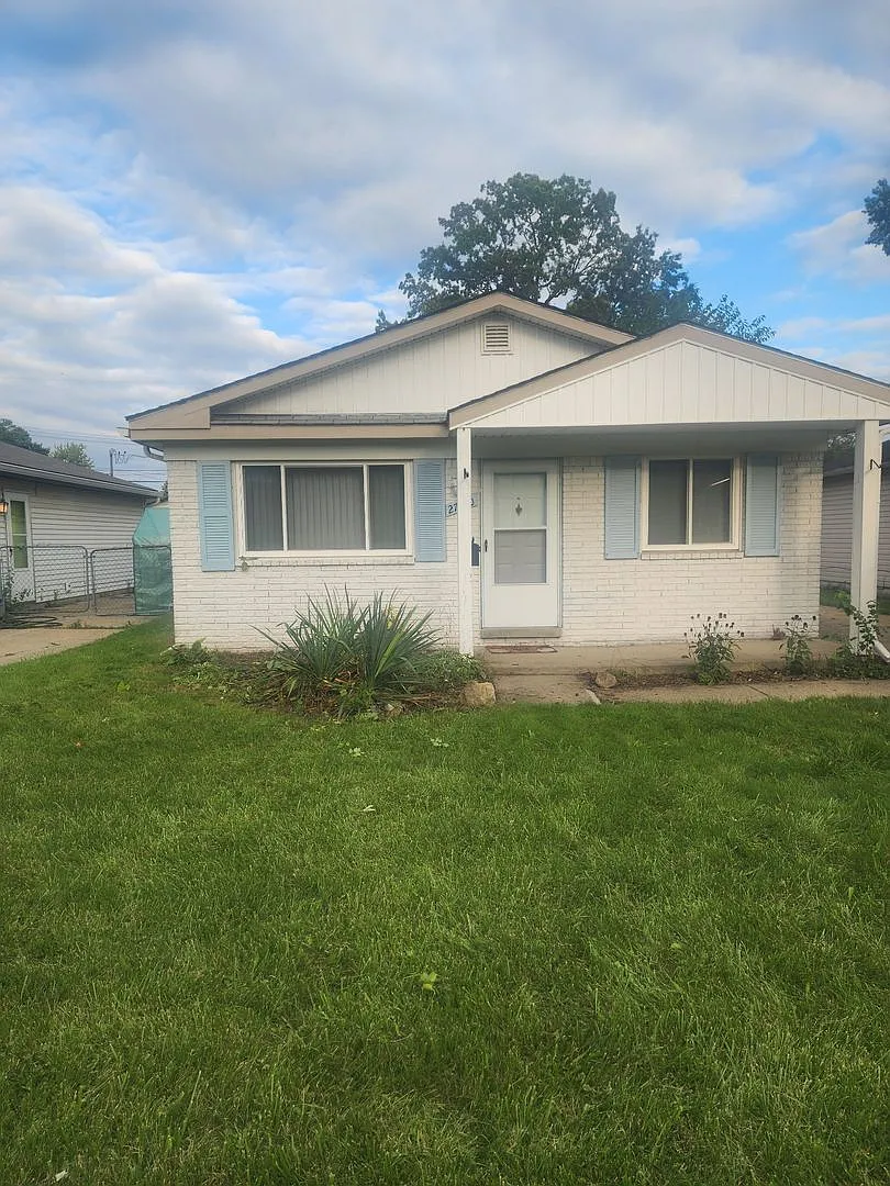 3 Bedroom Ranch - Madison Heights — Photo 1