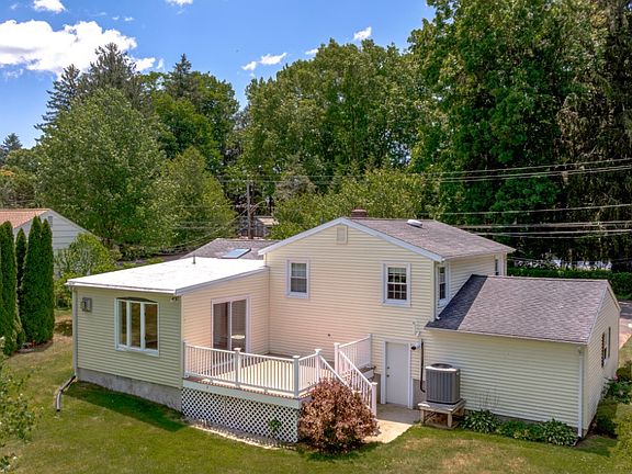 3rd image of 49 Stannard Ave