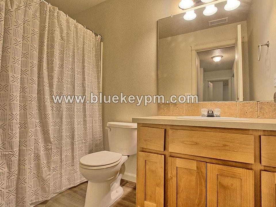 1st image of 4523 NE 131st Ave