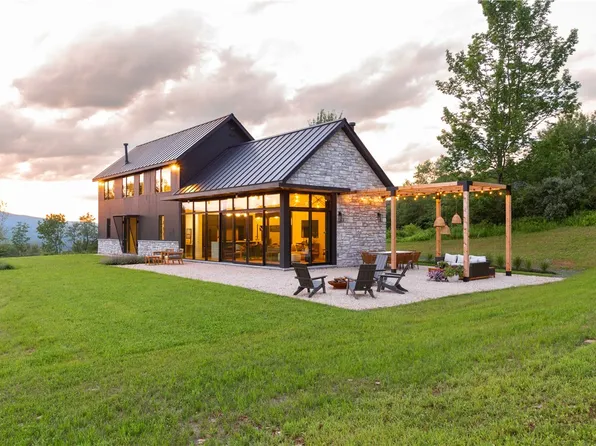 222 Hog Mountain Circle Rd, Middletown, NY 12430