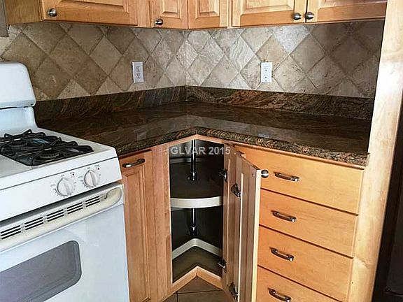 4th image of 401 Galveston St
