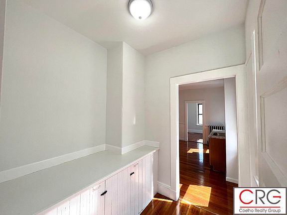 4th image of 18 University Rd #3