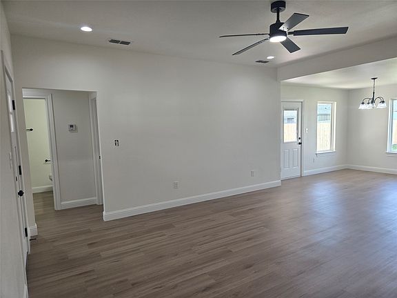 5th image of 299 Waterloo Dr