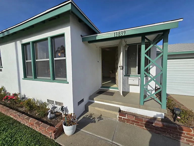 13839 Cornishcrest Rd — Photo 2