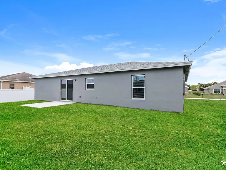 1037 SW Sudder Ave — Photo 14