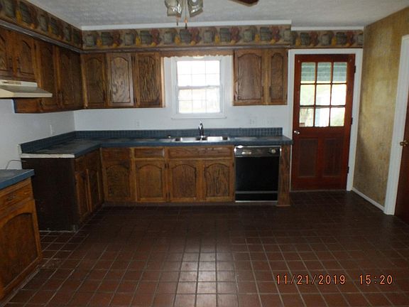 5th image of 250 Williamsburg Dr