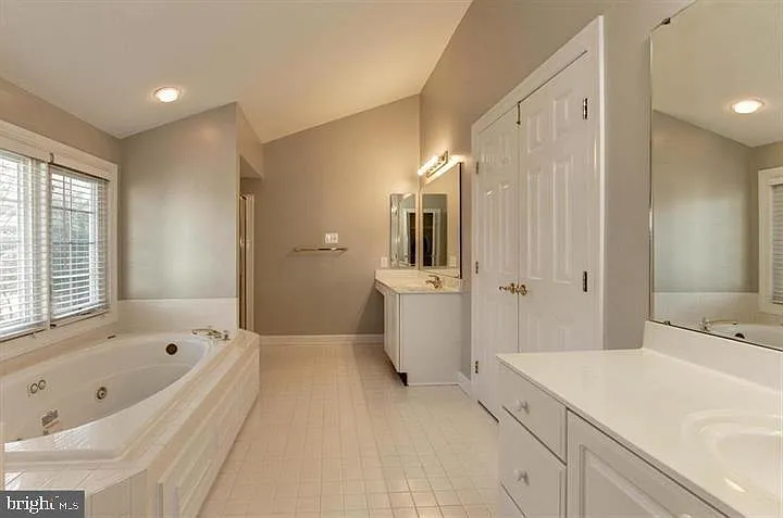 14213 Floral Park Dr — Photo 25