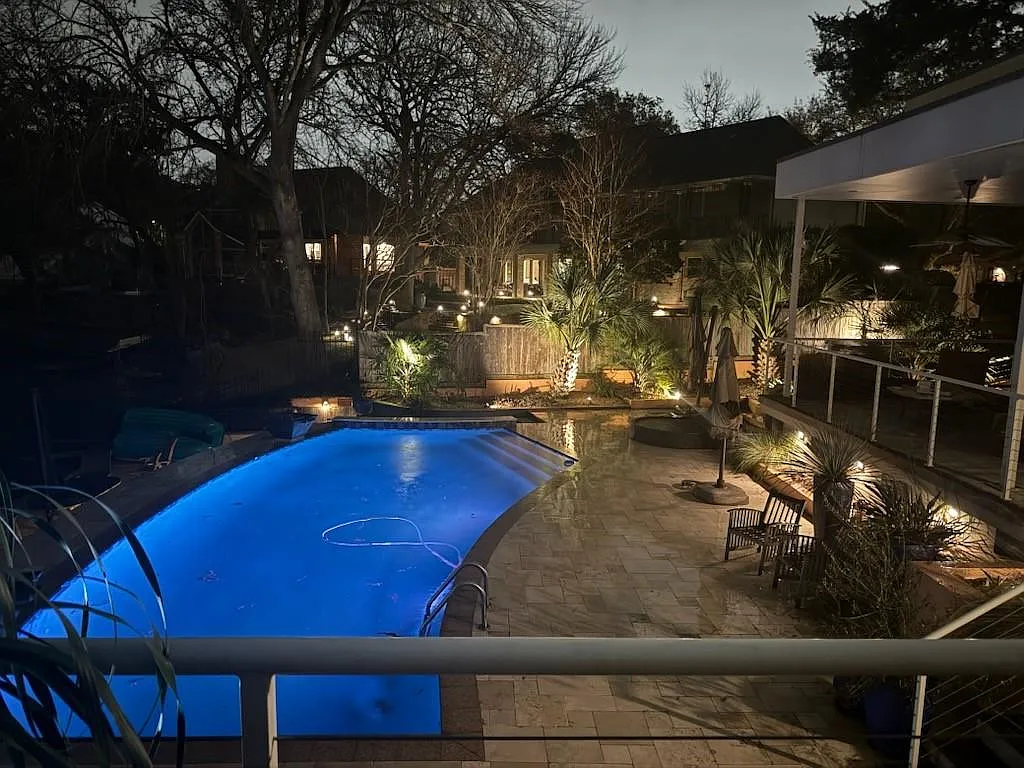 4 bed, 4.5 bath, 4044 sqft, $11,000 — Photo 4