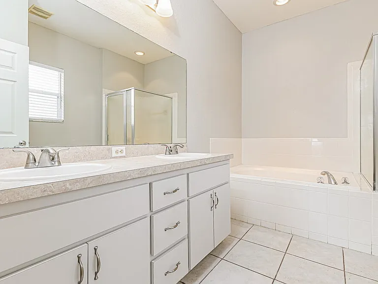 292 Cloverdale Rd — Photo 12