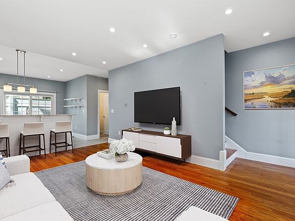 3rd image of 8 Loring Pl #8