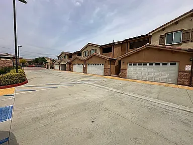 3 bed, 2.5 bath, 1450 sqft, $3,000 — Photo 3