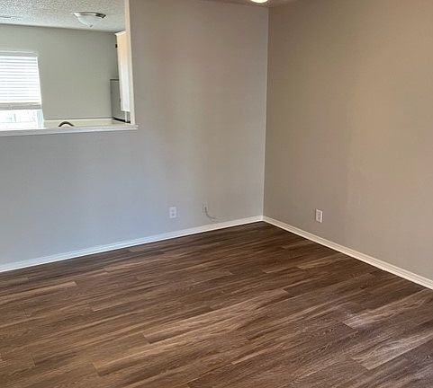 2nd image of 424 SE G St #D