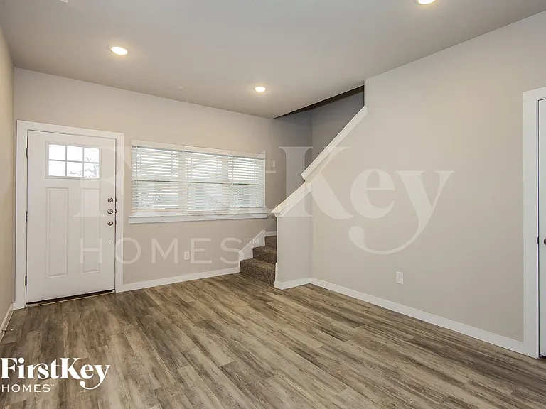 613 Sophia Way — Photo 3