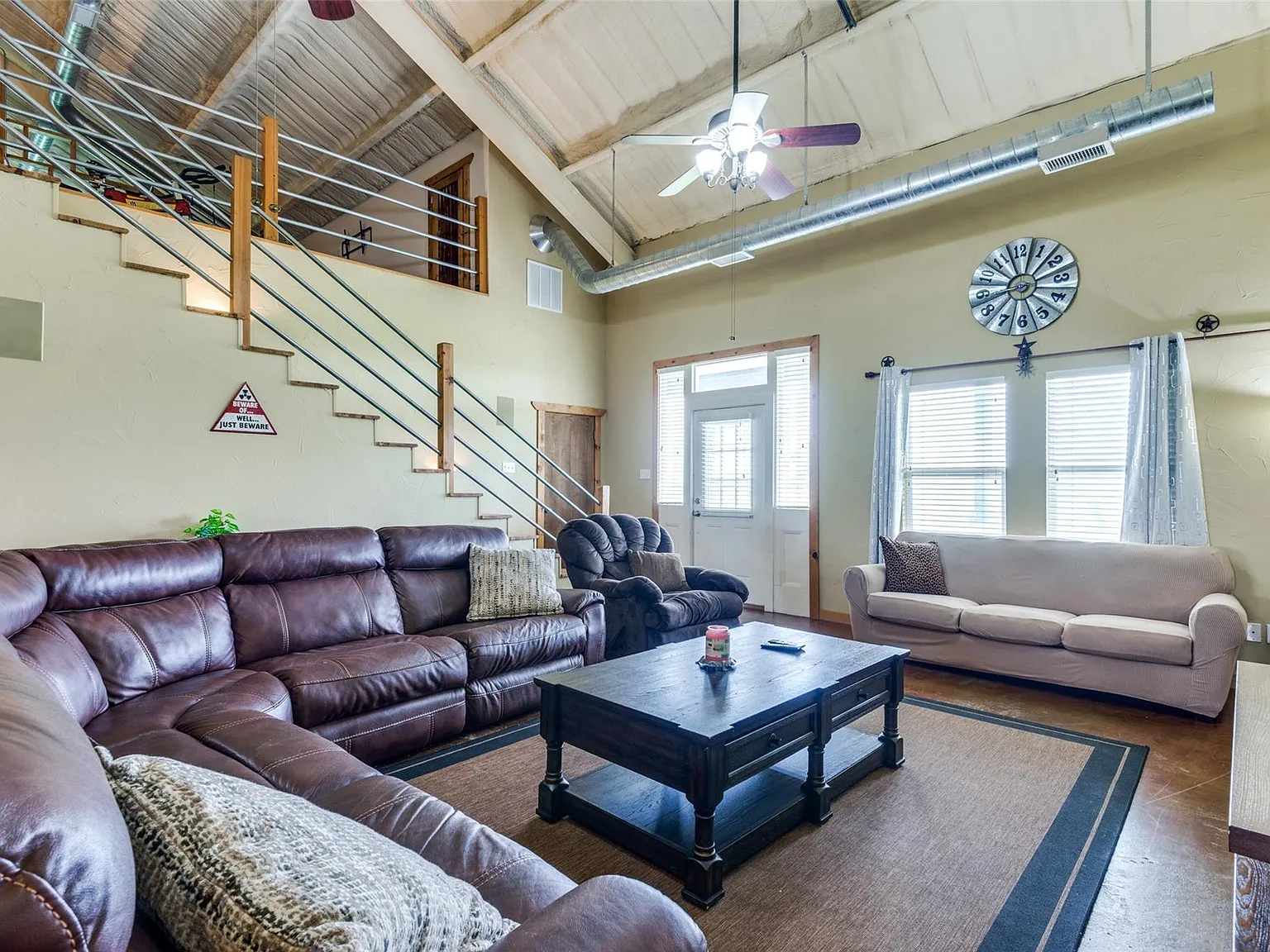 3 bed, 4320 sqft, $4,800 — Photo 4