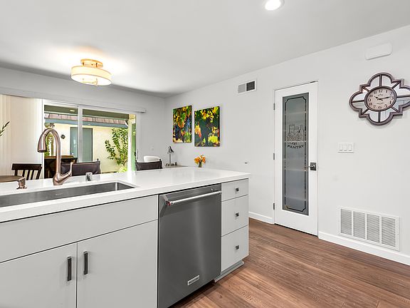 3rd image of 2527 Northlake Cir