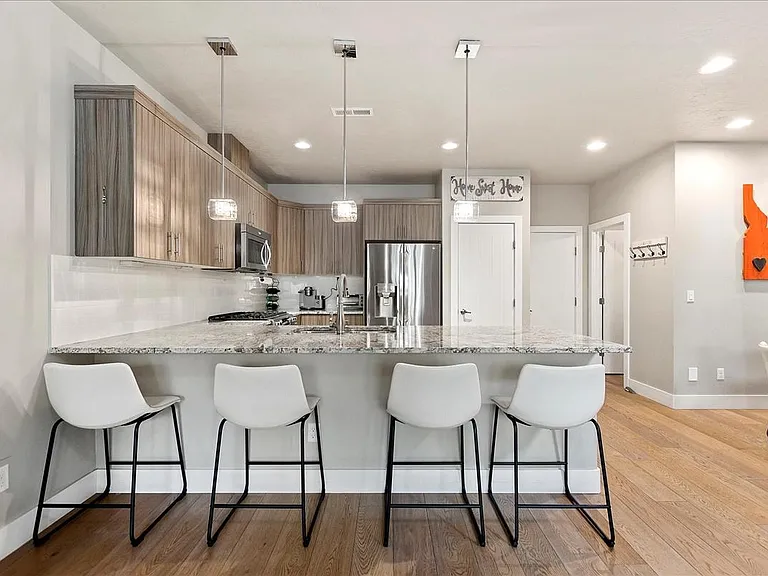 1421 E Lone Creek Dr — Photo 15