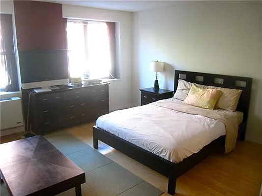 Sold by R New York | media 4