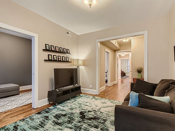 4th image of 4346 N Kenmore Ave APT 1S