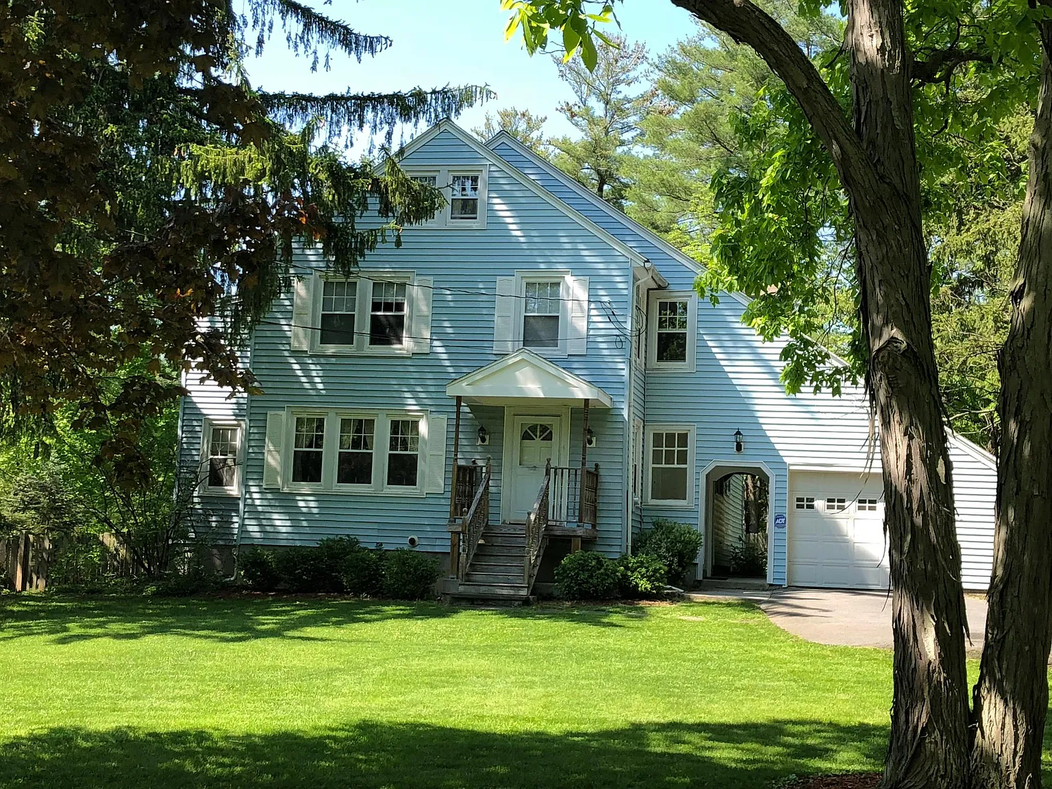 4 bed, 2.5 bath, 2719 sqft, $3,250 — Photo 1