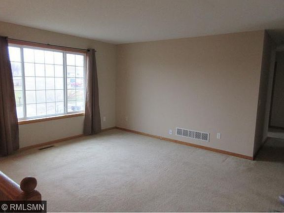 4th image of 215 Gloria Ave