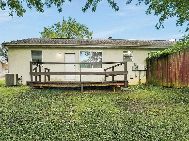 3301 Kristin Ct — Photo 2