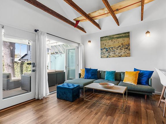 Living Room / Front Deck