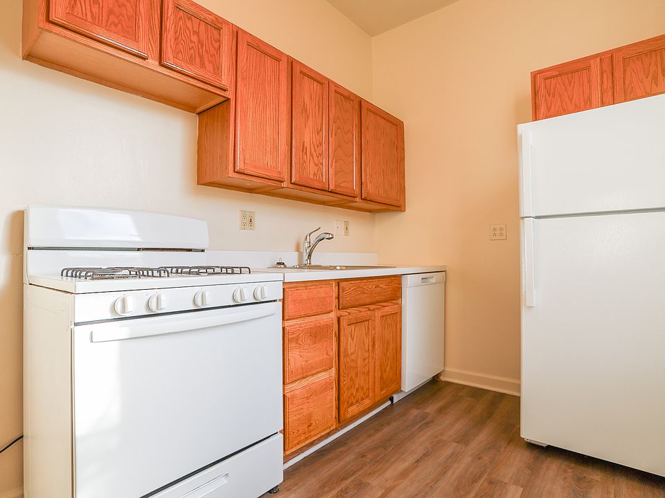 1st image of 747 N Damen Ave #2F