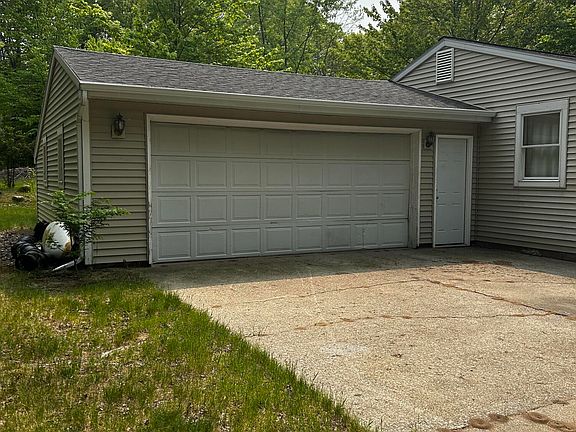 3rd image of 15108 Lake Ave