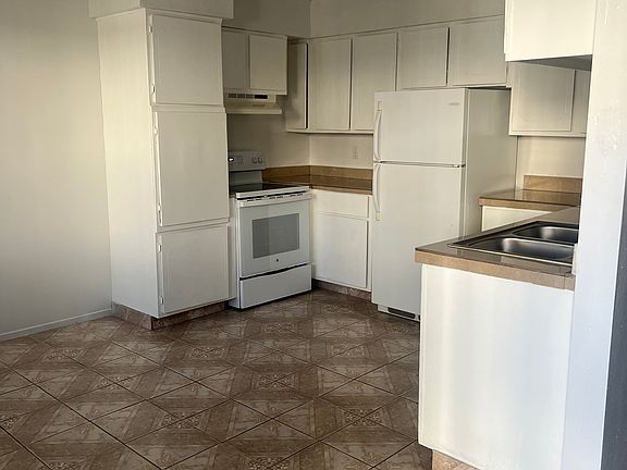 2nd image of 2606 Lynnwood St APT 2
