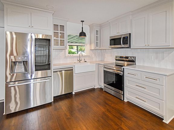 5th image of 534 Parks St