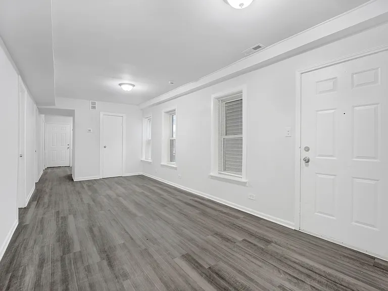 2152 W 21st St #1R — Photo 2