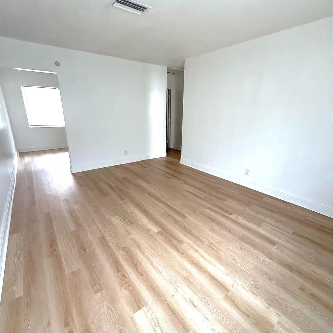 2 bed, 1.0 bath, 700 sqft, $1,900 — Photo 3