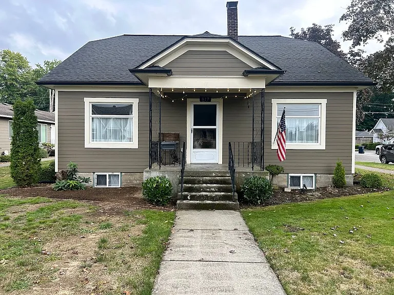 817 Grover St — Photo 21