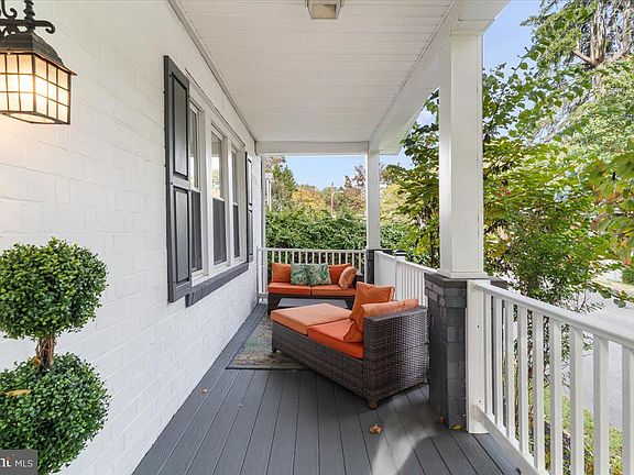 2nd image of 914 Harding Ave